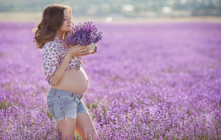 Pregnant,Girl,In,A,White,Dress,In,Lavender,Meadow.,Beautiful